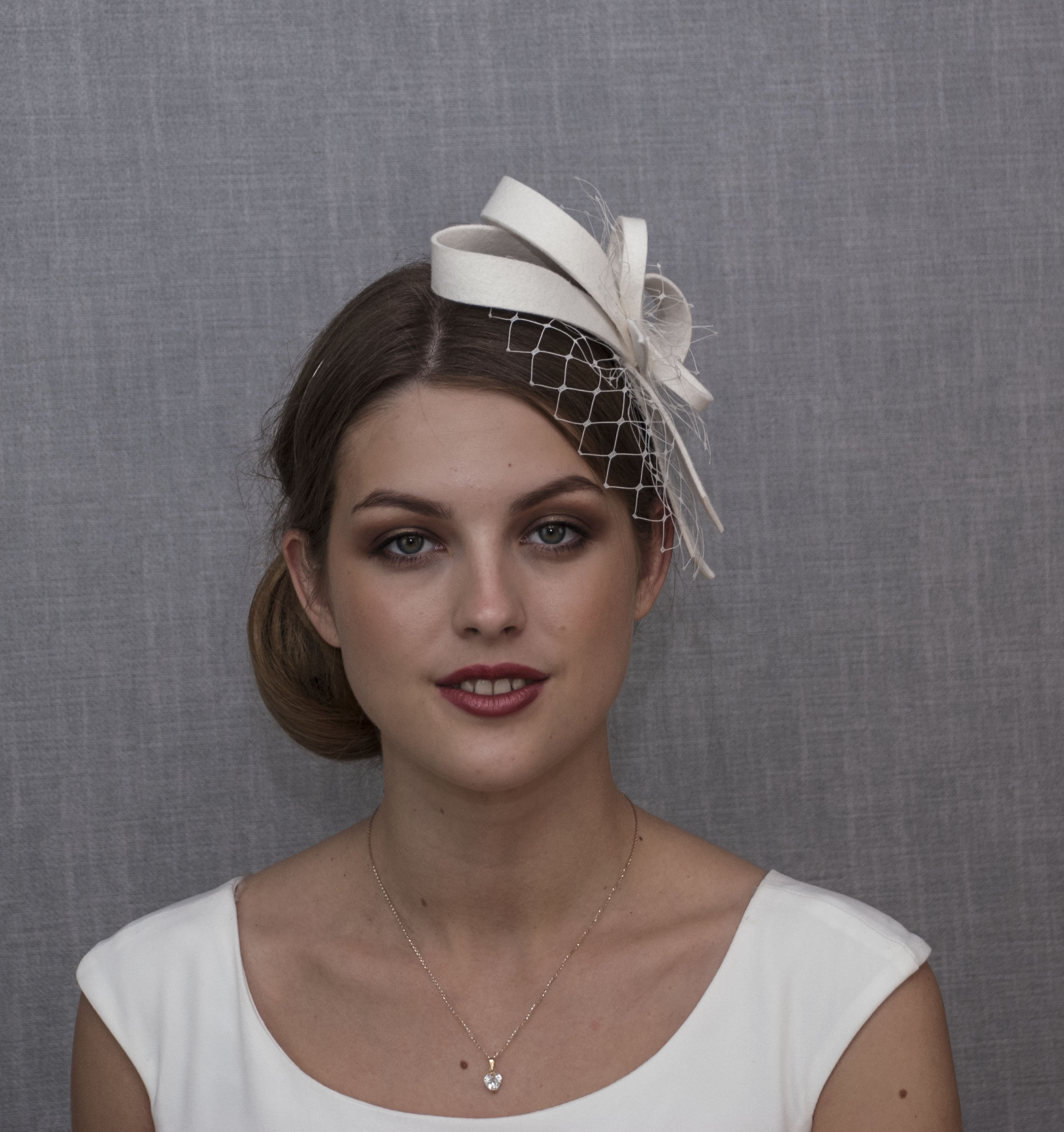 Modern Fascinator for the Weddings 