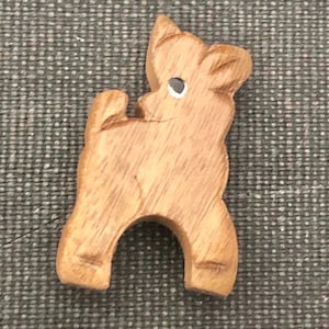 VTG FOLK Art DOG Brooch Pin Sweet Puppy Wood Vintage Pin in great condition