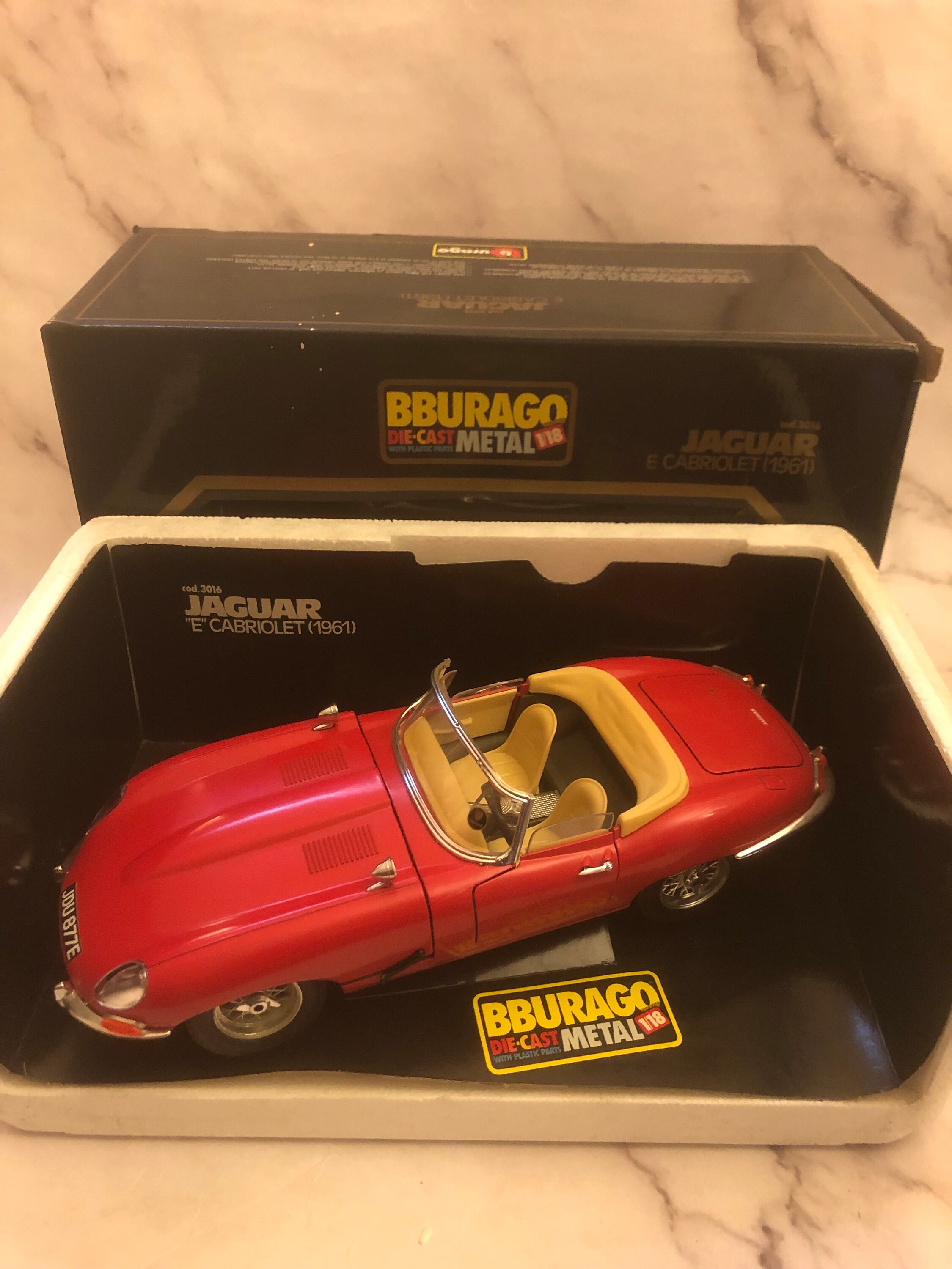 自動車 burago 1/18 JAGUAR E CABRIOLET (1961) Jaguar E Cabriolet 1961 Model Metal Car Bburago Die-cast 1