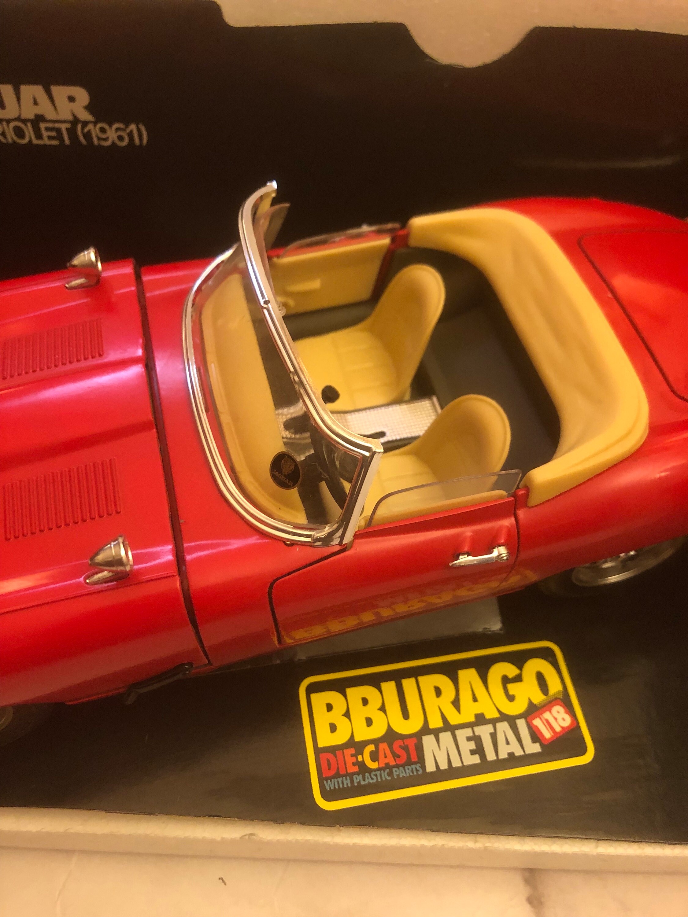 Jaguar E Cabriolet 1961 Model Metal Car Bburago Die-cast 1