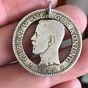SWEDEN - cut coin jewelry - 1926 - King Gustav V - SILVER