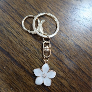 Flower Keychain - Cute Flower Key Chain - Nature Keychain - Flower Bag Charm - Flower Bag Accessories - Flower Key Ring