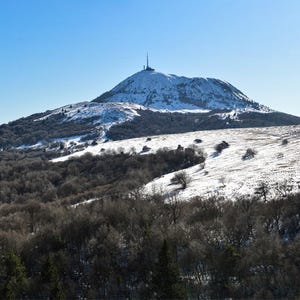 Panorama del Puy de Dôme innevato - Fotografia di paesaggio dell'Alvernia - Foto stampata su carta pregiata