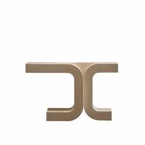 Può includere: Un tavolino consolle beige moderno con un design geometrico unico. Il tavolo presenta una base curva a telaio aperto e un piano rettangolare. La forma generale ricorda due forme a "C" speculari unite. Il tavolo è realizzato in un materiale solido e neutro.