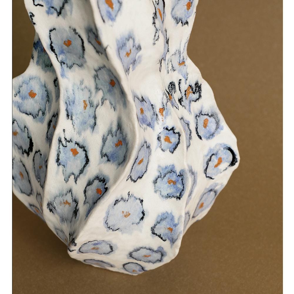 彫刻的な波型陶器の花瓶：青い花柄、モダンアート - Etsy 日本