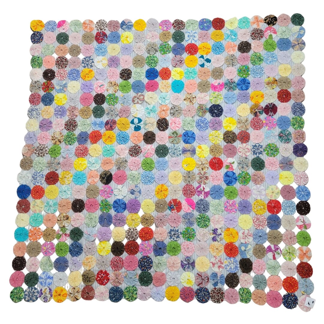 Vintage Yo Yo Quilt Handmade 4ft Square Lap Blanket Wall Hanging Light