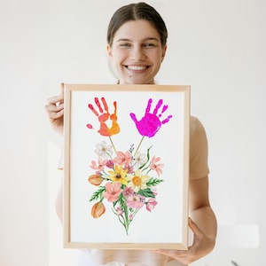 Artesanato de arte de flores silvestres com duas impressões de mãos editáveis, modelo e arquivos prontos para impressão incluídos, presente de lembrança de impressão de mão de bebê para a mãe, presente de dia das mães
