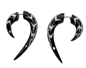 Fake Gauge Earrings - Organic,hand carved , Black Horn ,Sprial ,Split Gauge Earrings, Tribal style,fake piercings shell