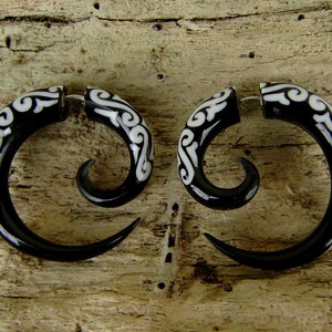 Fake Gauge Earrings Natural horn Tribal Style Split Expanders Organic Hand Carved Fake Piercings M size image 1