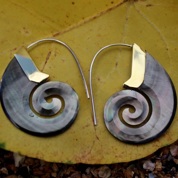 Fake Gauge Earrings black Shell & Mother Of Pearl Earrings - Hand Carved Tribal Organic Fake Piercings