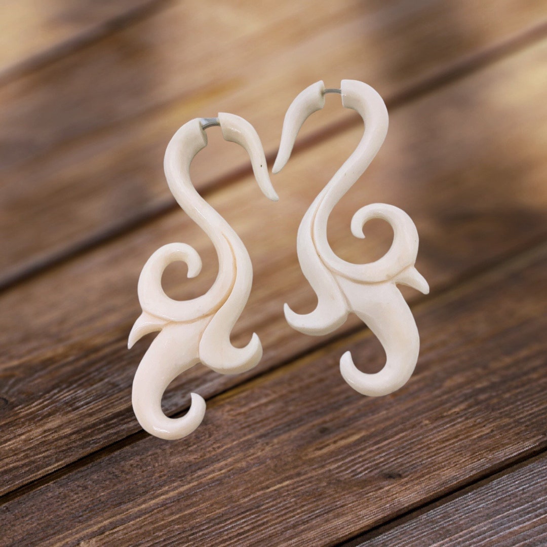 Spiral Twist Split Gauge Earrings Carved White Bone main image 1