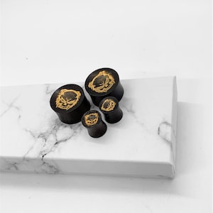 Real gauge,Natural arang wood with gold painted,hand made,tribal,plugs,10mm,,12mm 14mm 16mm 20mm gauge,plugs,body jewelry skull design
