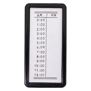 Puede incluir: Un tablero de programación rectangular en blanco y negro con el texto "AM / PM" en la parte superior. El tablero está dividido en dos columnas, con horarios de 0:00 a 12:00 a la izquierda.