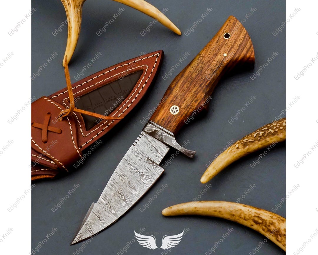 Exquisite Bobcat Knife with Damascus Steel Blade & Rosewood Handle main image 0