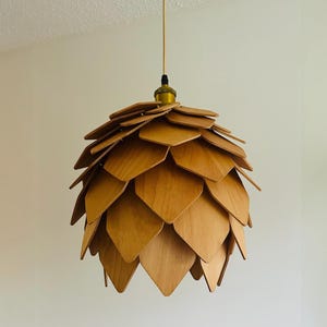 Holz Tannenzapfen Pendelleuchte Buche Schatten rustikale Bauernhaus Beleuchtung Bronze Baldachin Einstellbare Schnur handgemachte natürliche Lampe für Küche Schlafzimmer