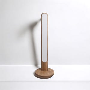 Niestandardowa lampa podłogowa z dębu RGB z oświetleniem w kształcie kija ze 100 efektami, nastrojowe światło USB-C, ręcznie robiona nowoczesna dekoracja na przytulny wieczór