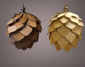 Handgefertigte Holz Pendellampe — Einzigartige Tannenzapfen Kronleuchter mit geschnitzten Blütenblättern — Modernes natürliches Licht für Wohnzimmer oder kreativen Raum