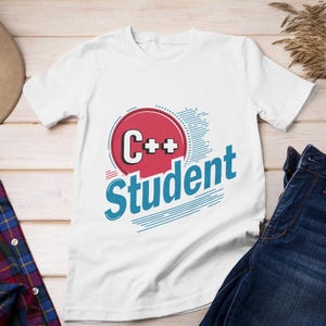 Puede incluir: Camiseta blanca con un gráfico azul y rojo que dice "C++ Student".