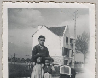 Original Vintage Photo Snapshot Man Girls & Buggy 1930s-40s