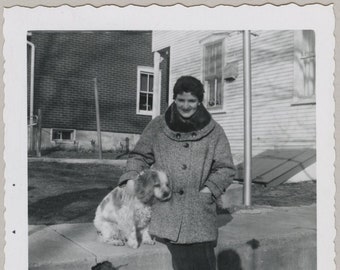 Original Vintage Photo Snapshot Woman & Spaniel Dog 1950s