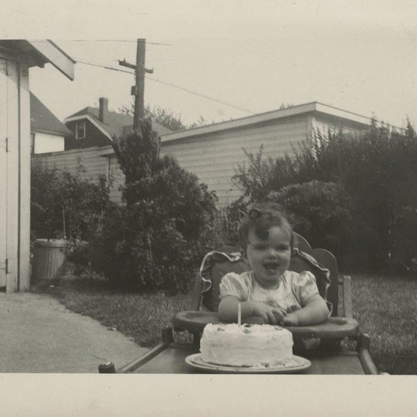 Original Vintage Photo Snapshot Baby Girl & 1st Birthday Cake 1930s-40s