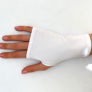 SPF 50 White or Black Stretch Fingerless Gloves