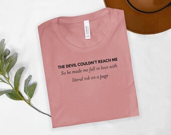 Camiseta "El diablo no pudo alcanzarme", sudadera divertida con cuello redondo para lector, regalo para amantes de los libros, sudadera moderna con temática de libros.