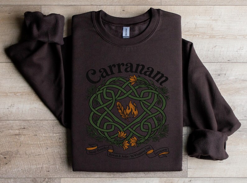 Brown sweatshirt with a Celtic knot design, featuring text "Carranam" and "Soul-Bonded Rowan & Aelin. To Whatever End Terrasen".