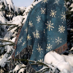 Snowflake Winter Blanket, Cozy Christmas Throw, Holiday Decor, Cottagecore Snowflake Blanket, Winter Wonderland Tapestry
