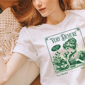 Very Demure Very Mindful, Very Modest, Tiktok, meme, Humorous Mindful Modesty Gift for Vintage Fans