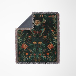 Manta decorativa Mystic Moon Butterfly, decoración floral oscura y caprichosa para un hogar rústico, regalo perfecto para amantes de las mariposas. imagen 6
