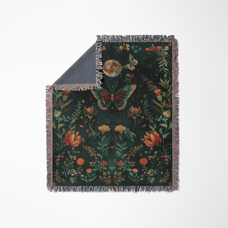 Manta decorativa Mystic Moon Butterfly, decoración floral oscura y caprichosa para un hogar rústico, regalo perfecto para amantes de las mariposas. imagen 6