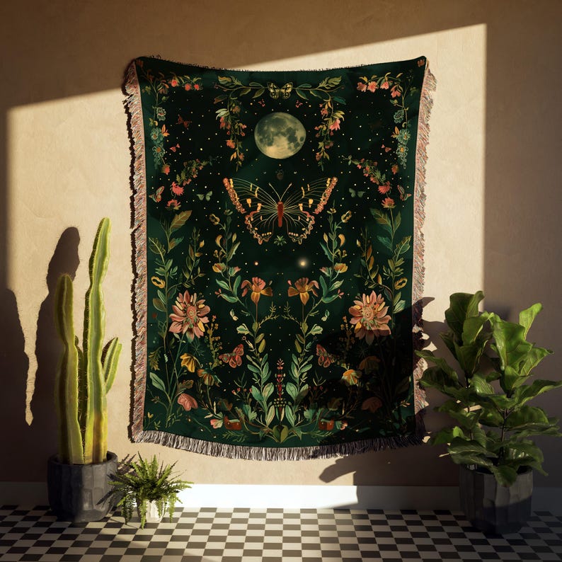Manta estilo cottagecore, acogedora manta de mariposas Dark Academia para una decoración cottagecore suave, regalo perfecto para inauguración de la casa para amantes de la estética. imagen 1