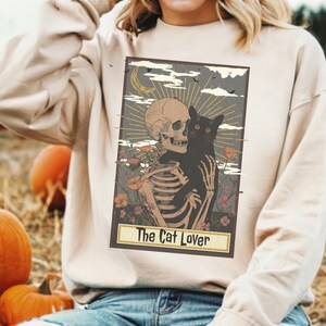 Camiseta de Halloween, camiseta para amantes de los gatos, top de temporada espeluznante, sudadera con gato negro, imprescindible de temporada espeluznante, suéter con cartas del tarot