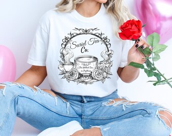 Suriel Tea Co Shirt Vintage ACOTAR Bücherwurm T-Shirt Velaris inspiriert Fantasy-Buch-Liebhaber-Geschenk Sarah J Maas Merch Gemütliches Stadt des Sternenlicht-Shirts