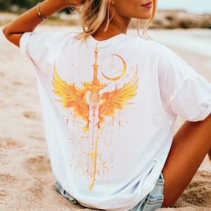 Nesta Archeron Queen of Queens T-Shirt, Fiery Wings & Sword Design for Booktok Fans, Fantasy Book Lover Gift
