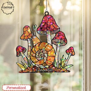Funghi personalizzati con lumaca in acrilico per appendere la finestra, ornamento olografico personalizzato a forma di fungo in vetro rotto, regalo perfetto per gli amici