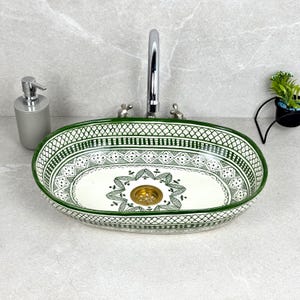 Ręcznie wykonana owalna ceramiczna umywalka nablatowa – umywalka łazienkowa wykonana ręcznie z ponadczasowym wzornictwem rzemieślniczym – owalna umywalka nablatowa