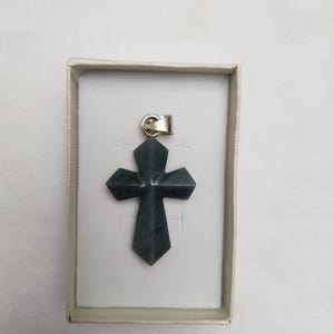 Guatemalan Jadeite Cross Pendant: Sterling Silver, Emerald Green (1.5&#39;&#39;)