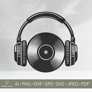Op de afbeelding: Zwart-wit afbeelding van een vinylplaat met een koptelefoon. De koptelefoon is over de plaat geplaatst, waardoor een muziekthema ontstaat. De afbeelding bevat de tekst "Ai • PNG • DXF • EPS • SVG • JPEG • PDF".