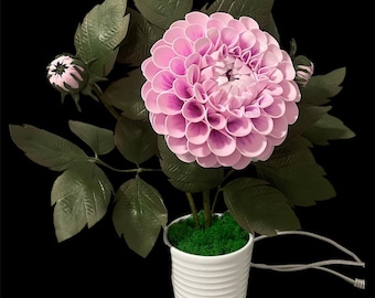Lámpara de mesa Dahlia fabricada en isolon, decoración, interior. Presente