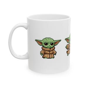 Pixel Grogu Chasing Coffee Mug imagen 3