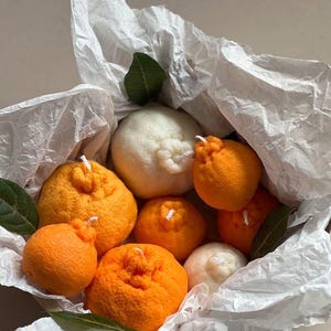 Vela artesanal en forma de naranja... Inspirada en Valencia, símbolo de la tierra