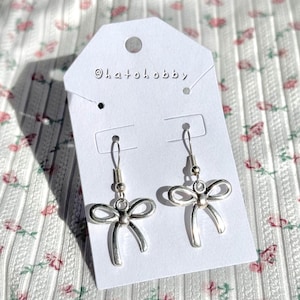 silver bow earrings, bow earrings, simple bow earrings, y2k earrings, minimalist earrings, coquette earrings, dainty bow earrings