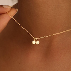 Kleine ronde hanger met 3D-initialen, gepersonaliseerde gouden letterketting, familieketting, minimalistische ketting, cadeau voor haar, kerstcadeau