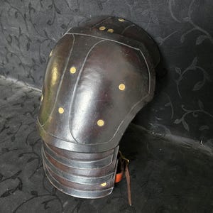 Single Handmade Leather Pauldron V2
