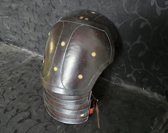 Single Handmade Leather Pauldron V2