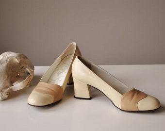 1960s Butter cream & Taupe Heels // Women's Size 4-1/2 to 5 // Block Heel // Colorblock Pattern // Day Heels