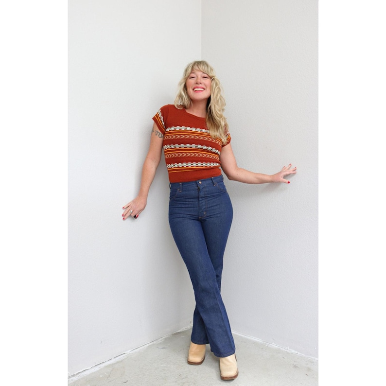 1970's Vintage Dark Wash Flare Wrangler Jeans ~ XXS XS ~ 28" Waist ~ Mid Rise Bell Bottom 70's Denim ~ Made in USA ~ Country Western Wear image 3