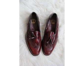 1980's Florsheim Burgundy Tassel Leather Dress Loafers // Men's Size 8 to 8-1/2 (8.5) // Almond Toe // Wing Tip Detail // Brogue Shoes